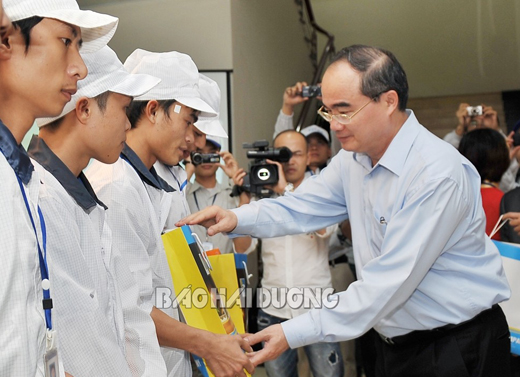 Quan tâm đời sống vật chất, tinh thần cho thanh niên công nhân