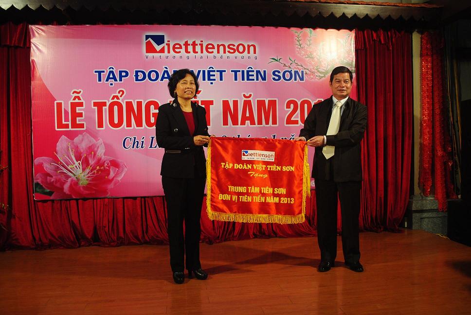 Tập đoàn Việt Tiên Sơn tổng kết công tác năm 2013