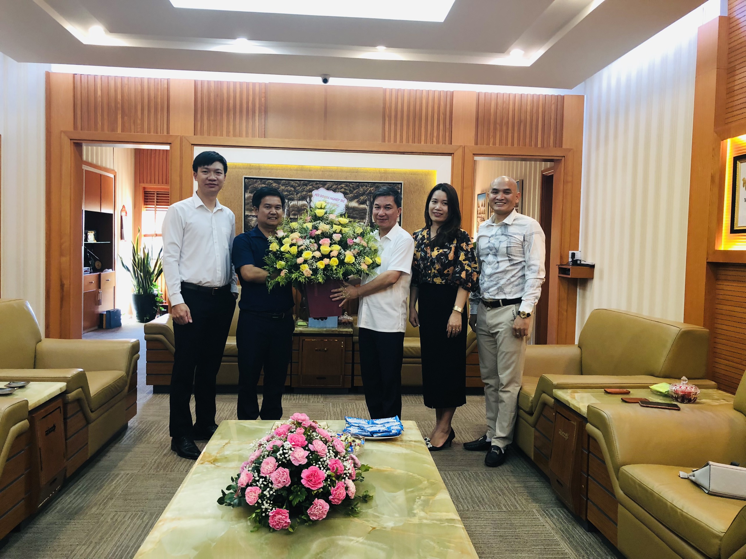 HỘI DNT TỈNH HẢI DƯƠNG CHÚC MỪNG 20 NĂM NGÀY THÀNH LẬP CÔNG TY MINH HẢI - MINH HẢI PLAZA
