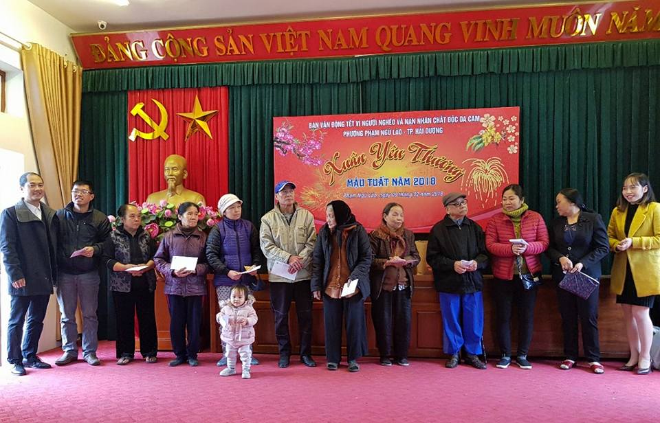  Công ty cổ phần đầu tư và công nghệ Đức Minh trao tặng 10 suất quà Tết với tổng trị giá 5.000.000đ cho các Hộ nghèo, Gia đình chính sách tại phường Phạm Ngũ Lão, thành phố Hải Dương